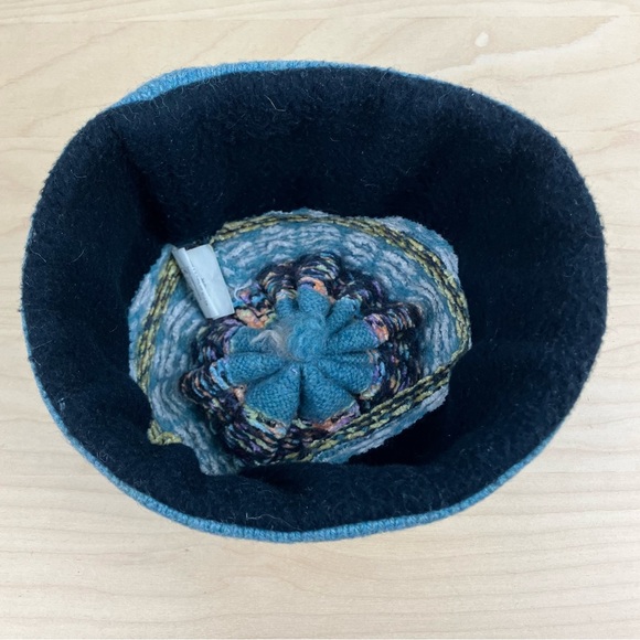 Turtle Fur Winter Beanie Hat With Tassel Wool Yarn Blend Blue Multicolor Adult - Picture 6 of 9